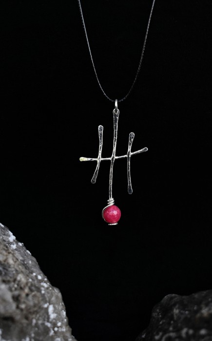 ΚΟΛΙΕ ΧΕΙΡΟΠΟΙΗΤΟ ΣΦΥΡΗΛΑΤΟ ΕΠΑΡΓΥΡΟ ΜΕ ΗΜΙΠΟΛΥΤΙΜΗ ΠΕΤΡΑ "ΓΡΑΜΜΕΣ"